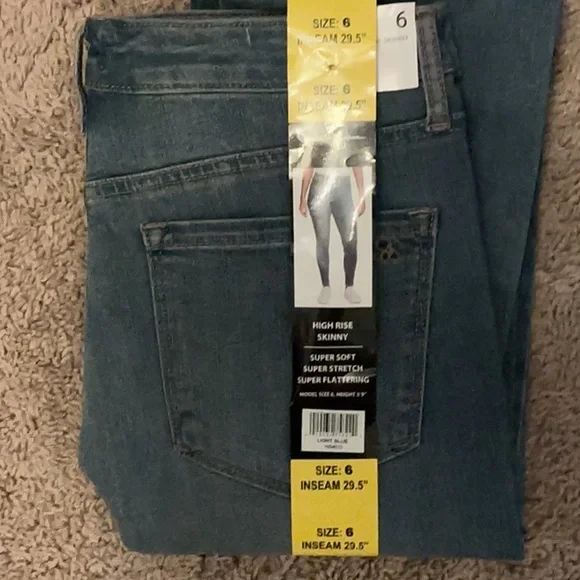 High Rise Jes Simpson - Picture 2 of 2